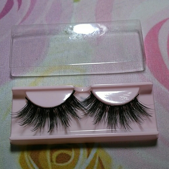 *OUT OF STOCK* C5 Booked Lashes By Lashes Levels - Picture 2 of 5